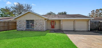 2421 21st Ave N, Texas City, TX 77590