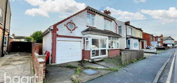 5 bedroom detached house