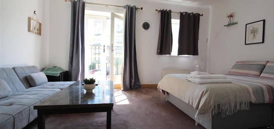 Room to rent in Busby Place, Camden NW5