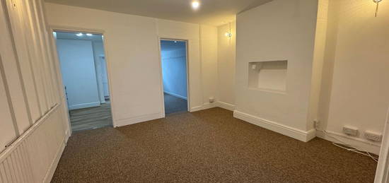 Flat to rent in Stephen Street, Taunton TA1