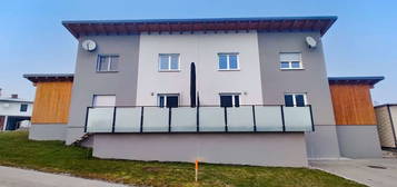 Moderne Doppelhaus-Hälfte in naturnaher Lage. - Wohnflair in hochwertiger Ausführung.