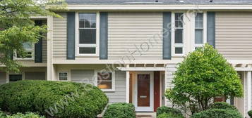 11 Oak St #25, Wellesley, MA 02482