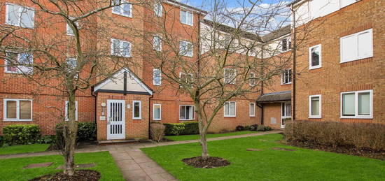 Flat for sale in Pioneer Way, Watford WD18