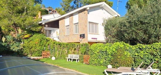 Alquiler de  Casa o chalet independiente en avenida Fontpineda