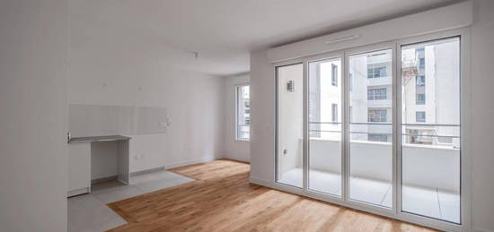 Appartement  à louer, 4 pièces, 3 chambres, 80 m²