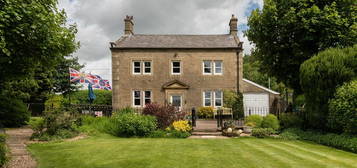 4 bed detached house for sale