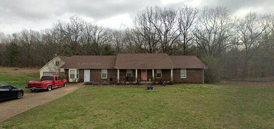 223 1st Ave S, Collinwood, TN 38450