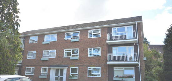 Studio to rent in Meadow Court, Rosebank, Epsom, Surrey KT18