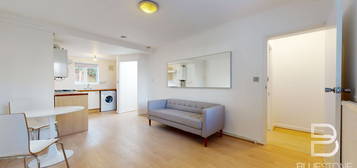 Flat to rent in Mount Ephraim Road, London SW16