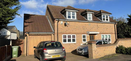 2 bedroom detached house