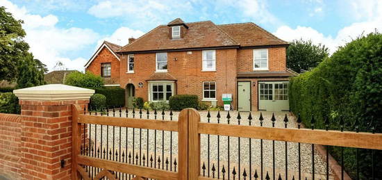 6 bedroom semi-detached house