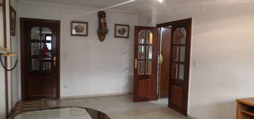 Piso en venta en Calle Raimundo Lulio, Santa Rosa - Valdeolleros