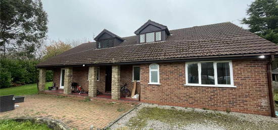 5 bedroom detached house