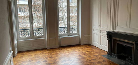 Location appartement 2 pièces 77 m²