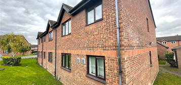 Flat for sale in Oakley Close, Grays, Essex RM20