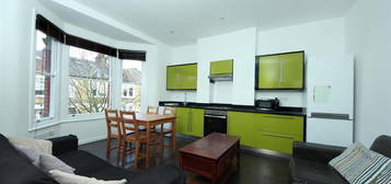 3 bed flat to rent