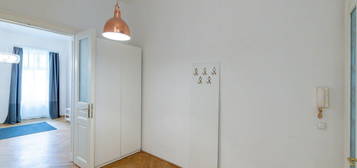 Neu Bieterverfahren: Altbau, sehr gut gepflegte und top sanierte Wohnung, Hofruhelage in sehr guter, urbaner Lage, im Bieterverfahren zu erwerben