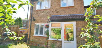 2 bed end terrace house to rent