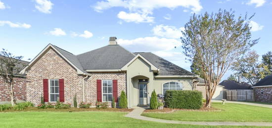 17482 Simone Dr, Prairieville, LA 70769