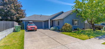 206 S Meredith Dr, Newberg, OR 97132
