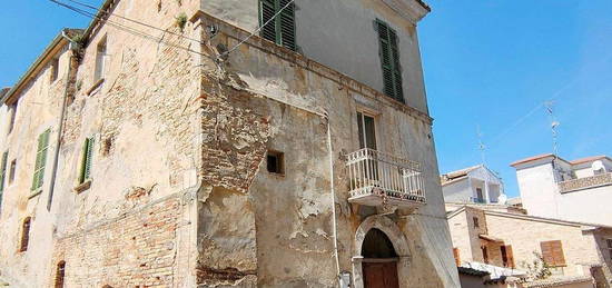 Palazzo storico atri