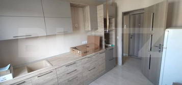 Apartament 3 camere,2 bai,balcon,60mp,semidecomandat,renovat ,oras Beclean