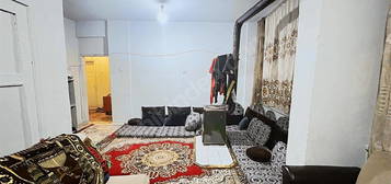 MEVLANA 1. CADDE'DE CADDE ÜZERİ 2+1 SATILIK DAİRE