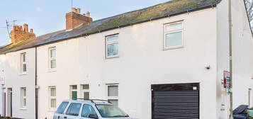 6 bed end terrace house to rent