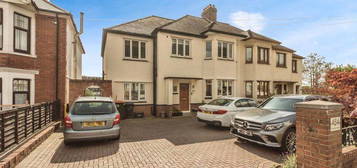 6 bed semi-detached house for sale