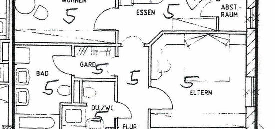 Großzügige 4-Zimmer-Wohnung nach Renovierung im Stadtzentrum zu v