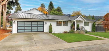 475 NE Alder St, Issaquah, WA 98027