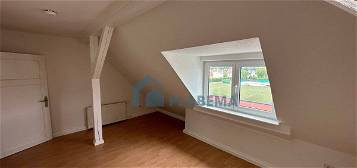 Renovierte 3- Zimmer Dachgeschoßwohnung in guter Lage, Einbauküche möglich