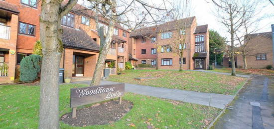 Flat to rent in Woodhouse Eaves, Northwood HA6