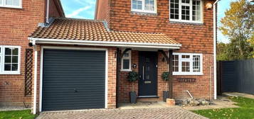 3 bedroom link detached house for sale