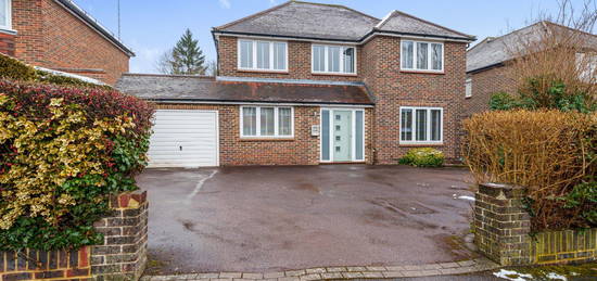 4 bed detached house to rent