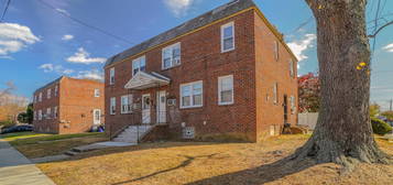 4401 Ashburner St, Philadelphia, PA 19136