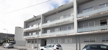 Apartamento T3 com terraço e garagem box 2 carros - prédio 2018 - Árvo