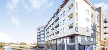 Flat for sale in Highbridge Road, Barking IG11