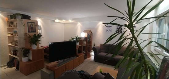 Helle 1-Zimmer Souterrain Wohnung in sehr ruhiger Siedlung. Besonders geeignet für Wochenendfahrer.