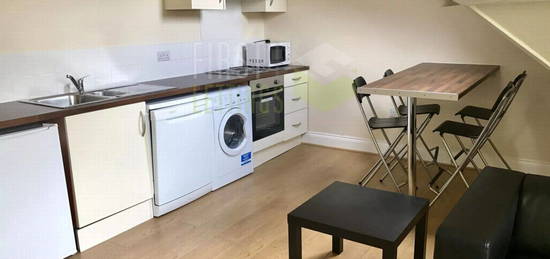 Studio to rent in East Park Road, Highfields LE5