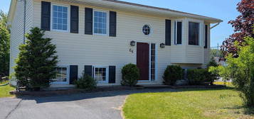 66 James St, Timberlea, NS B3T 1N9