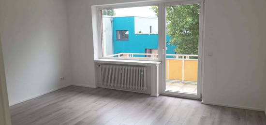 Erstbezug nach Top-Renovierung, 3,5-Zi.-Woh., 82 m², Balkon