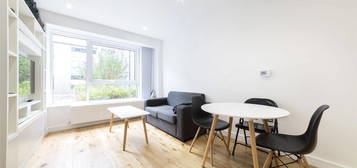 Studio to rent in Lampton Road, Hounslow TW3