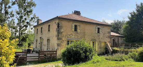 MOULIN EN PIERRE XIX SIECLE -2HECTARES 880 (ha).