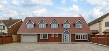 5 bedroom detached house