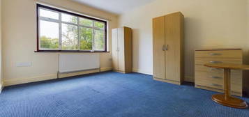 4 bedroom flat to rent