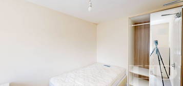 Room to rent in Friars Rookery, Crawley RH10