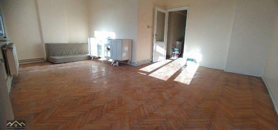 kiralk daire asansrl 2+1 90 m2 kombili temiz kullanl cadde zerinde