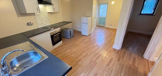 2 bed flat to rent