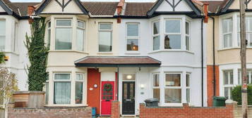 Terraced house to rent in Southview Drive, Westcliff-On-Sea SS0